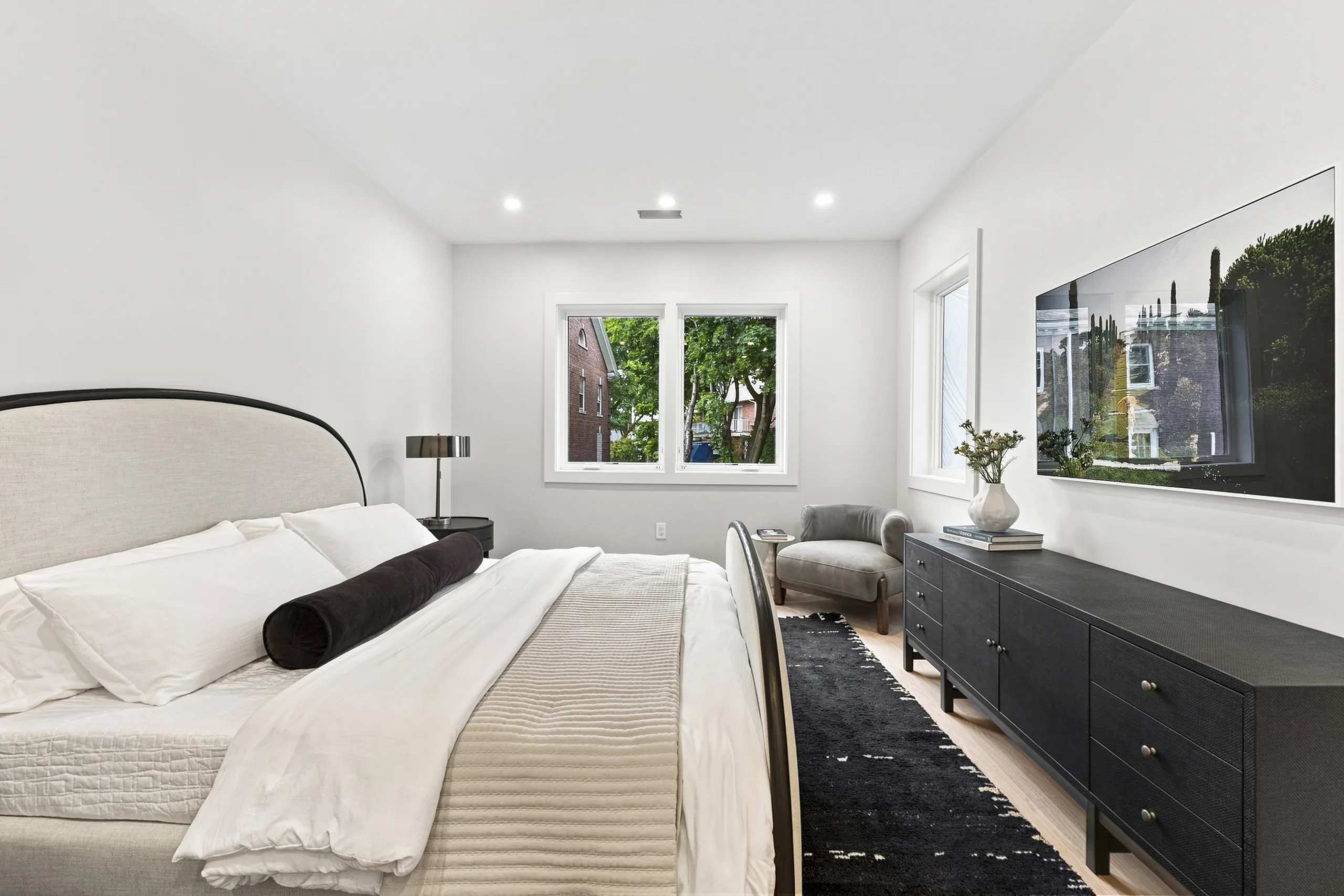 Bedroom with garden view